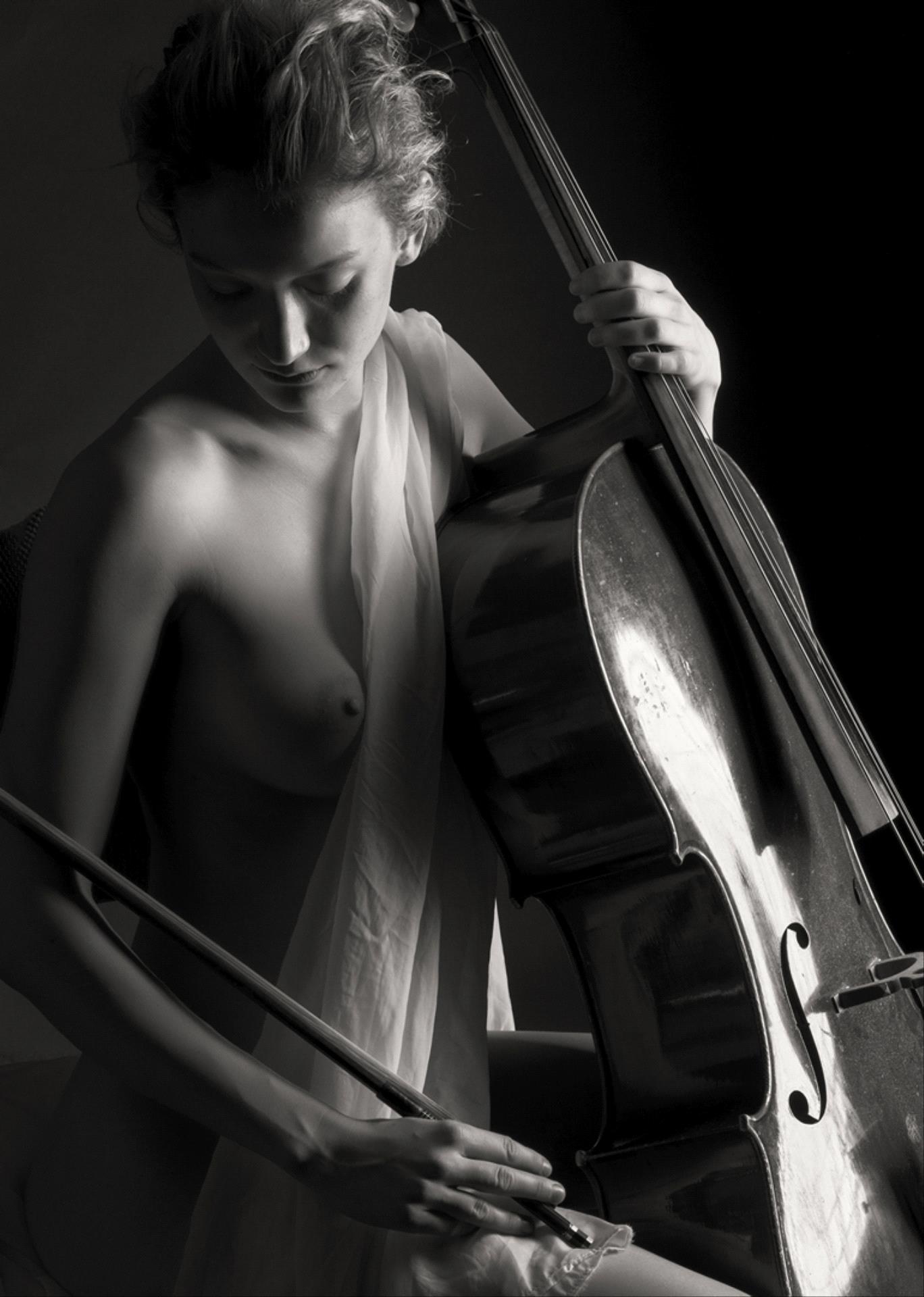 Golden Dragon Photo Award - James Yang (Canada) - Cellist