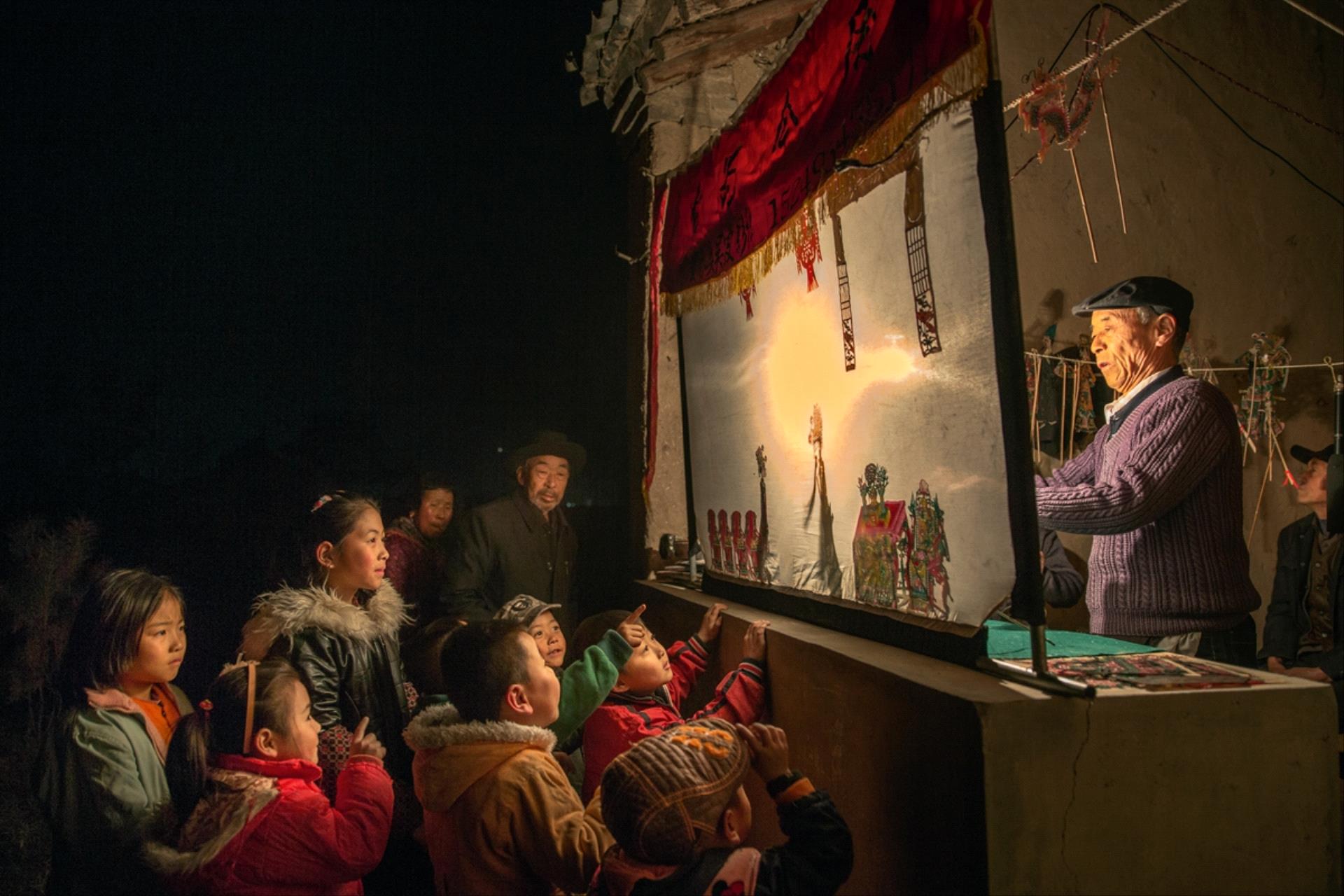 Golden Dragon Photo Award - Lizhong Yang (China) - Shadow Play