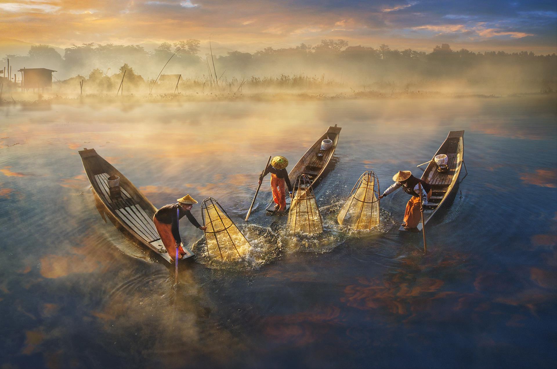 Golden Dragon Photo Award - Arnaldo Paulo Che (Hong Kong) - Fishing In The Morning 8