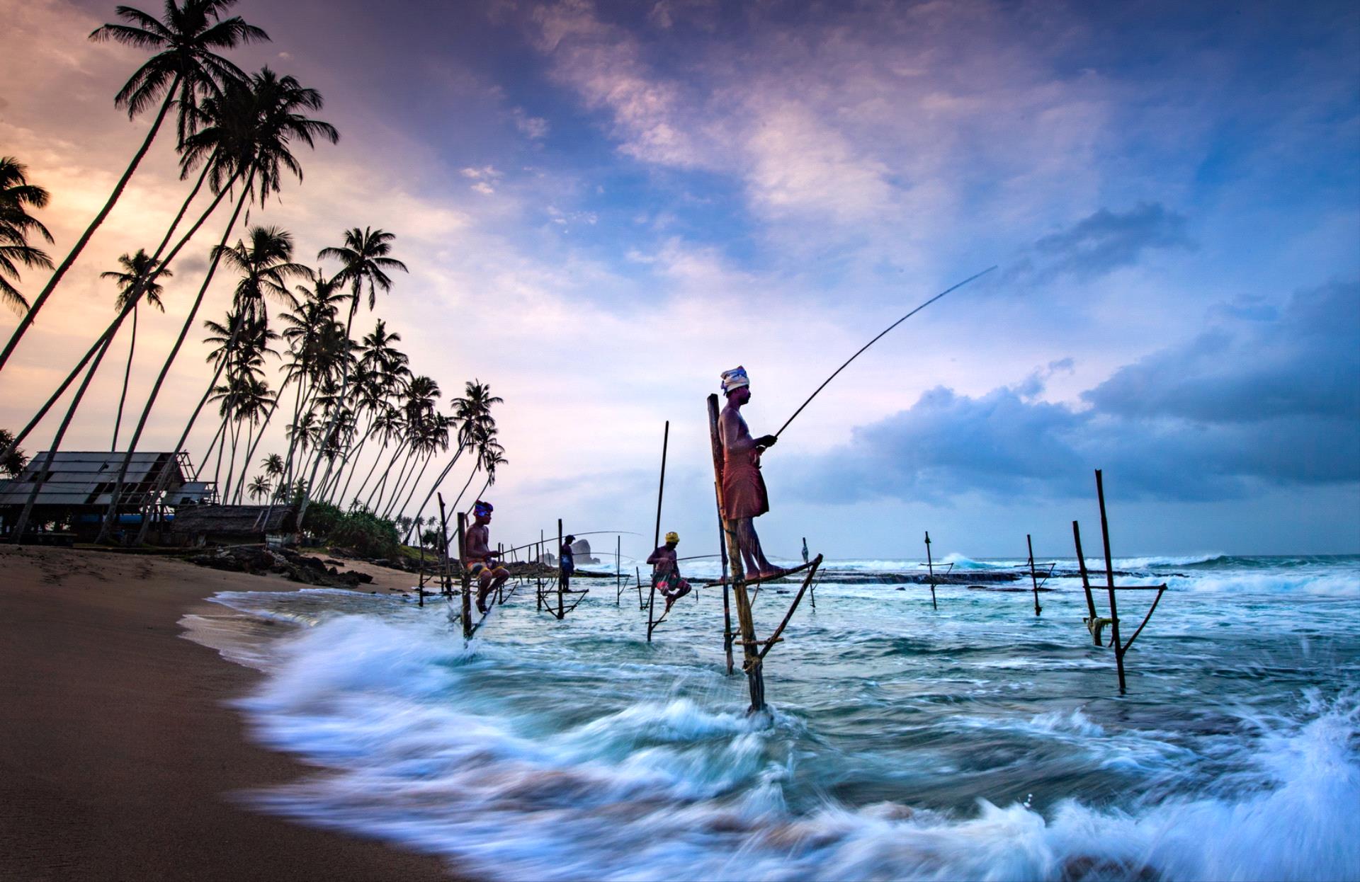 Golden Dragon Photo Award - Qiusheng Hu (China) - Stilt Fishing